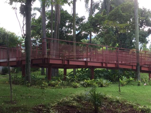 Ponte de metal amplia acesso a outras áreas do parque