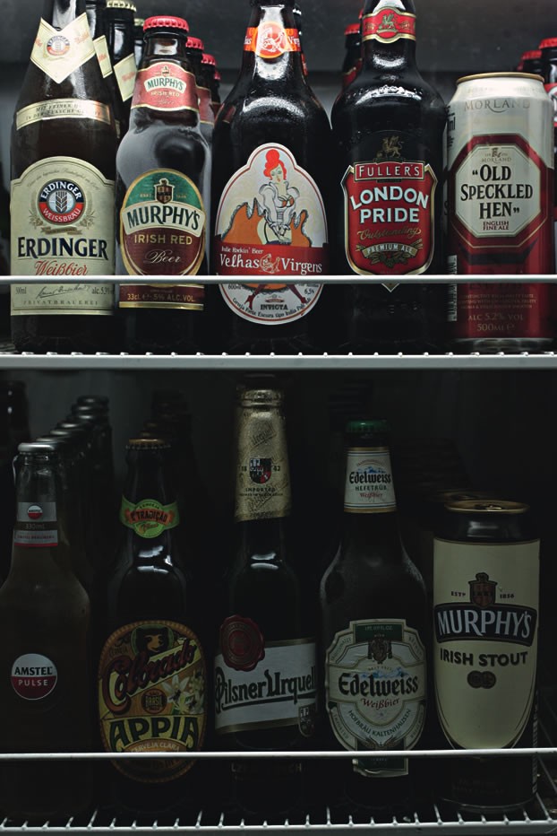 O freezer: trinta rótulos de cerveja disponíveis