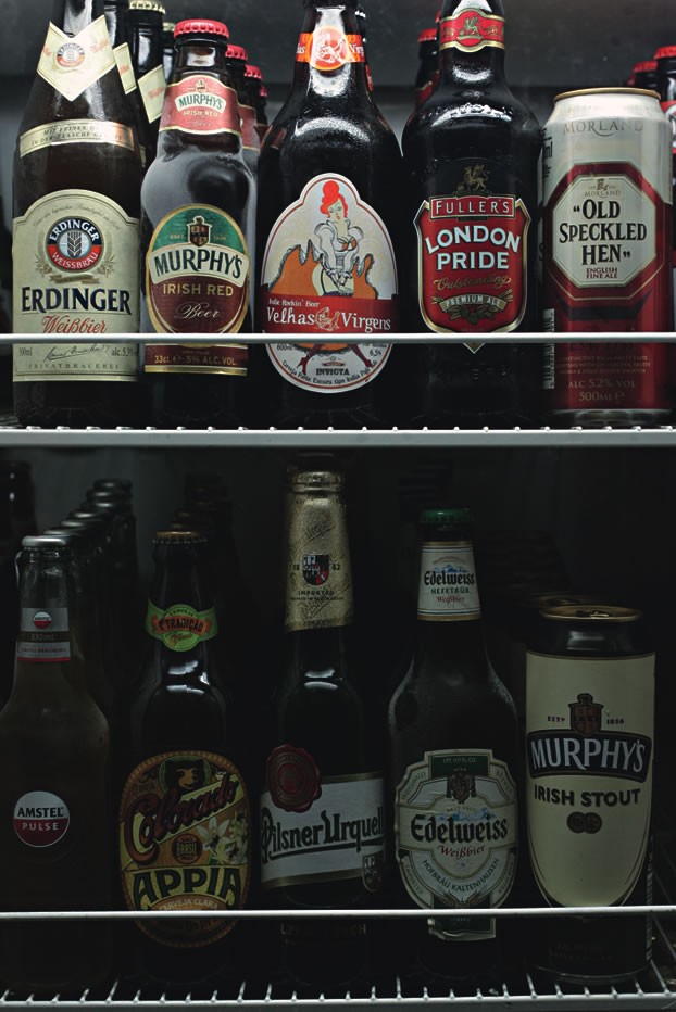 O freezer: trinta rótulos de cerveja disponíveis O freezer: trinta rótulos de cerveja disponíveis