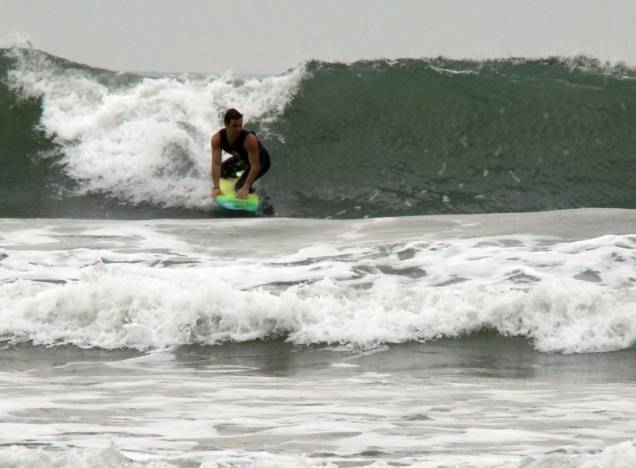 Pauê - O Passo de Um Vencedor: documentário fala sobre a vida de Pauê, o primeiro e único surfista biamputado do mundo