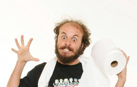 Paulinho Serra em Pedaços: ator apresenta show de stand-up comedy