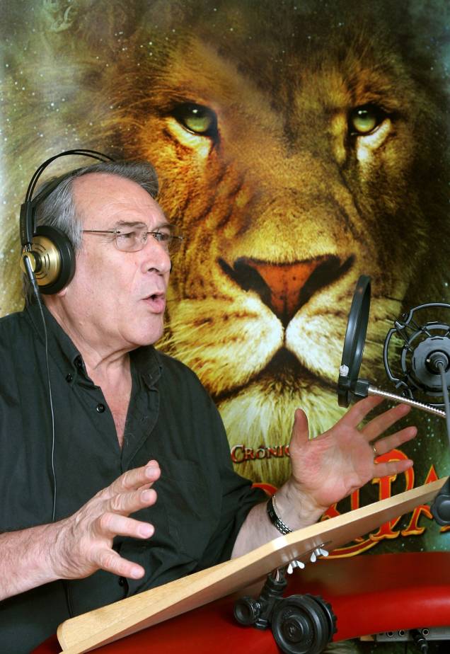 Paulo Goulart dublando a voz do leão Aslam, no filme As Crônicas de Nárnia: o Leão, a Feiticeira e o Guarda-Roupa, de Andrew Adamson, em  2005