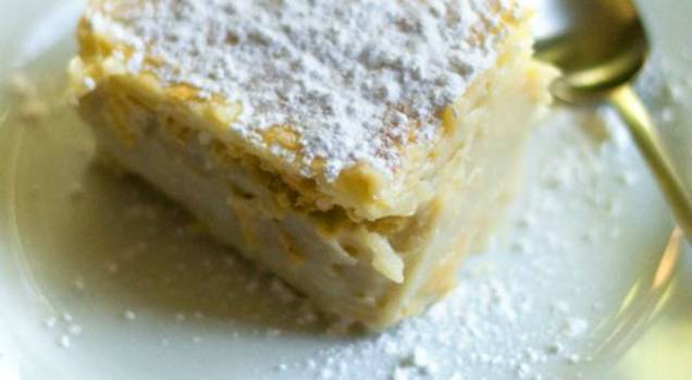 Kremowka ou Napoleonka: um dos doces mais famosos da Polônia. Kremowka ou Napoleonka: um dos doces mais famosos da Polônia.