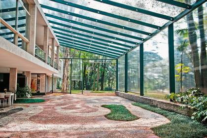 Fundação Maria Luisa e Oscar Americano piso-de-mosaico-portugues-com-desenho-de-livio-abramo-na-fundacao-maria-luisa-e.jpeg