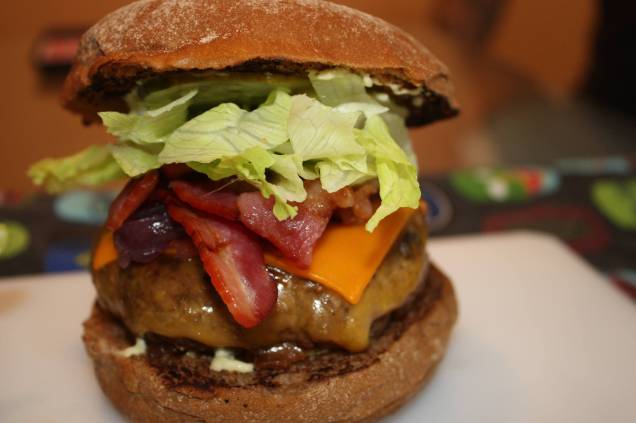 Hamburguer pirata para os carnívoros, do Pitela Food Hamburguer pirata para os carnívoros, do Pitela Food