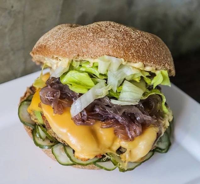 	Hamburguer monster, do Pitela Food: totalmente para os veganos se deliciar 