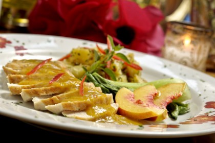 Frango com Chutney de Nectarina, Batatas Spyce e Acelga Chinesa