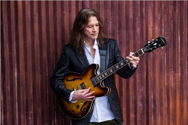 O guitarrista americano Robben Ford