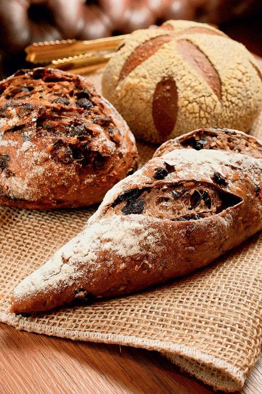 Pão com chocolate, com uva-passa e australiano: pedidas caprichadas Pão com chocolate, com uva-passa e australiano: pedidas caprichadas
