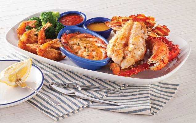 Ultimate Feast: combinado de cauda de lagosta grelhada, patas de caranguejo no vapor, camarões grelhados e empanados