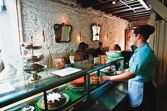 A vitrine: tortas trazidas da matriz duas vezes por semana