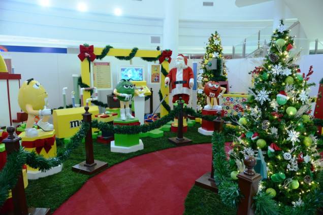 A decoração de Natal do complexo tem parceria com a M&M’s