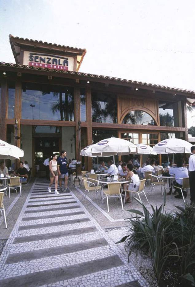 Senzala Bar & Grill, na Praça Panamericana