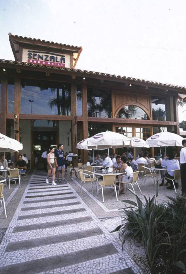 Senzala Bar & Grill, na Praça Panamericana Senzala Bar & Grill, na Praça Panamericana