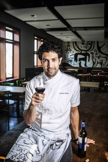 O chef Rodrigo Oliveira