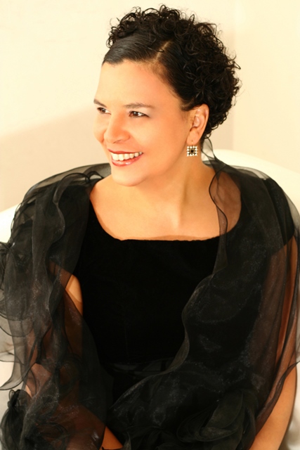 A soprano Rosemeire Moreira A soprano Rosemeire Moreira