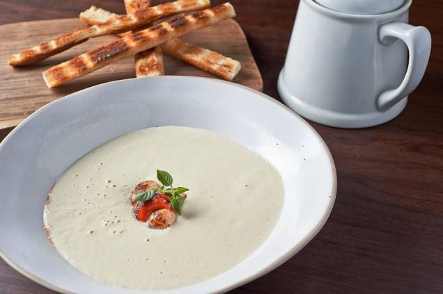Vichyssoise de palmito, vieira e alho-poró Vichyssoise de palmito, vieira e alho-poró
