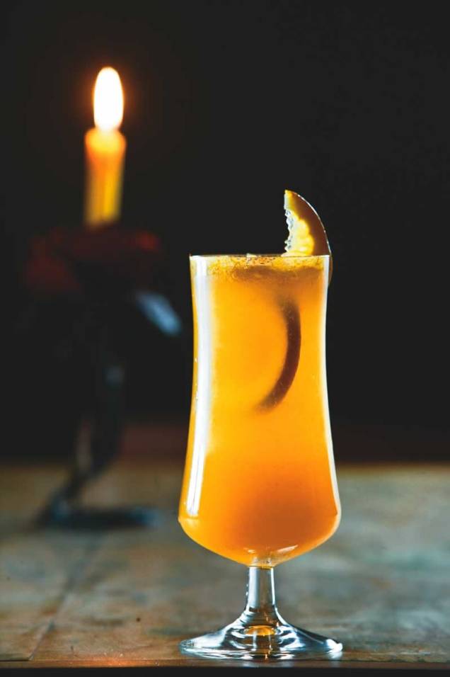 Um dos drinques preparados com espumante do Sacra Rolha: o valência vem acrescido de vodca e suco de laranja