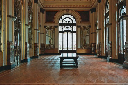 O salão nobre: são sete conjuntos de vitrais renovados
