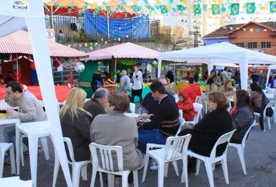 	Festa tem comidas americanas, italianas e portuguesas.