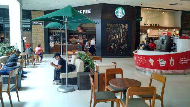 No piso Plataforma, encontra-se a Starbucks