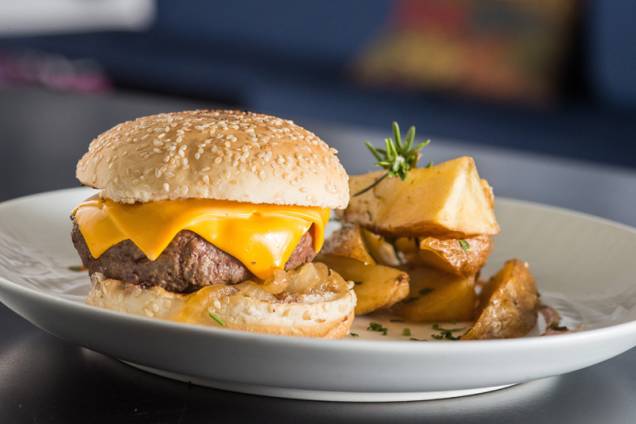 Soho burger: hambúrguer de 160 gramas, queijo cheddar e cebola caramelada