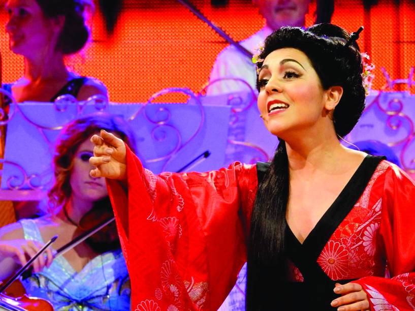 A soprano brasileira Carmen Monarcha