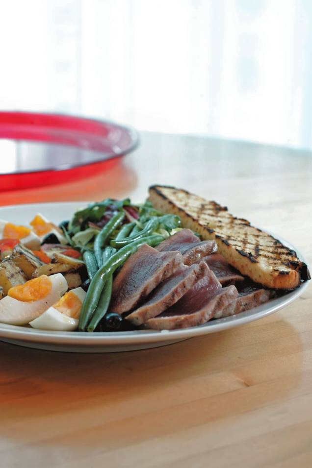No Spot: a salada niçoise de atum pode ser pedida como entrada ou como prato principal