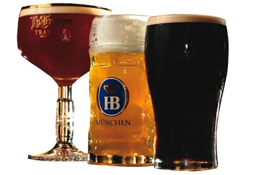 Os copos de La Trappe, HB Hofbräu e Guinness: oito opções de chope