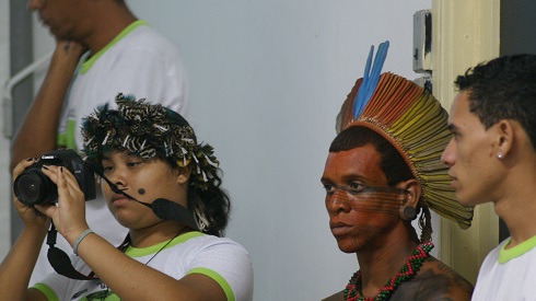 A memória dos Kiriri de Mirandela sobre a retomada de suas terras, primeiro território indígena demarcado na Bahia, em 1990, mistura-se à vida cotidiana da aldeia no sertão.