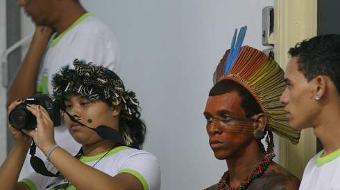 A memória dos Kiriri de Mirandela sobre a retomada de suas terras, primeiro território indígena demarcado na Bahia, em 1990, mistura-se à vida cotidiana da aldeia no sertão. A memória dos Kiriri de Mirandela sobre a retomada de suas terras, primeiro território indígena demarcado na Bahia, em 1990, mistura-se à vida cotidiana da aldeia no sertão.