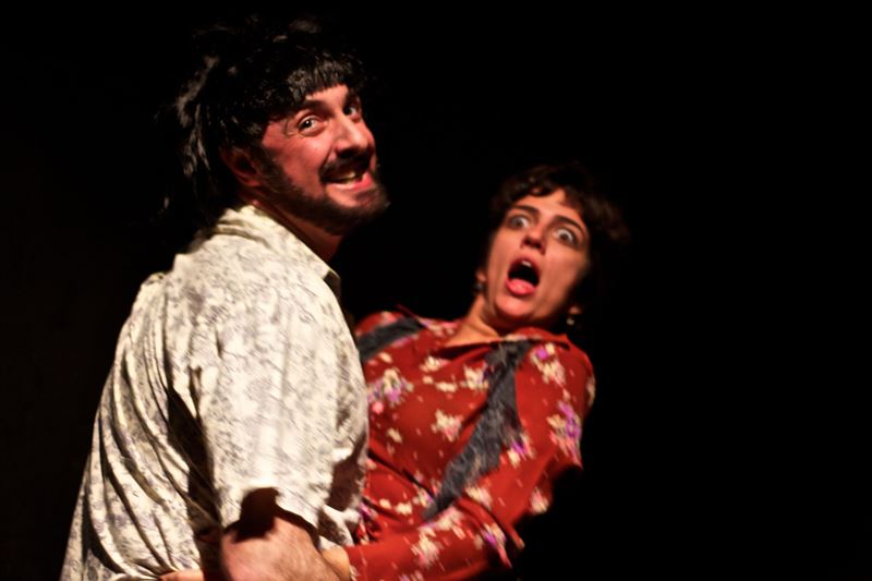 Os atores Pablo Perosa e Renata Gouveia, na peça dirigida por Mário Bortolotto