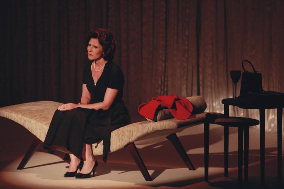 Beth Goulart com o premiado monólogo Simplesmente Eu, Clarice Lispector Beth Goulart com o premiado monólogo Simplesmente Eu, Clarice Lispector