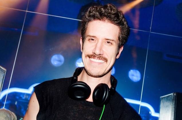 Theo Cochrane: trilha eletrônica Theo Cochrane: trilha eletrônica