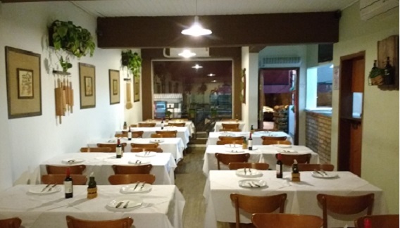 Salão da pizzaria Salão da pizzaria