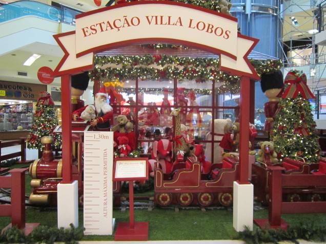 Decoração de Natal do Shopping Villa Lobos recria uma fábrica de brinquedos