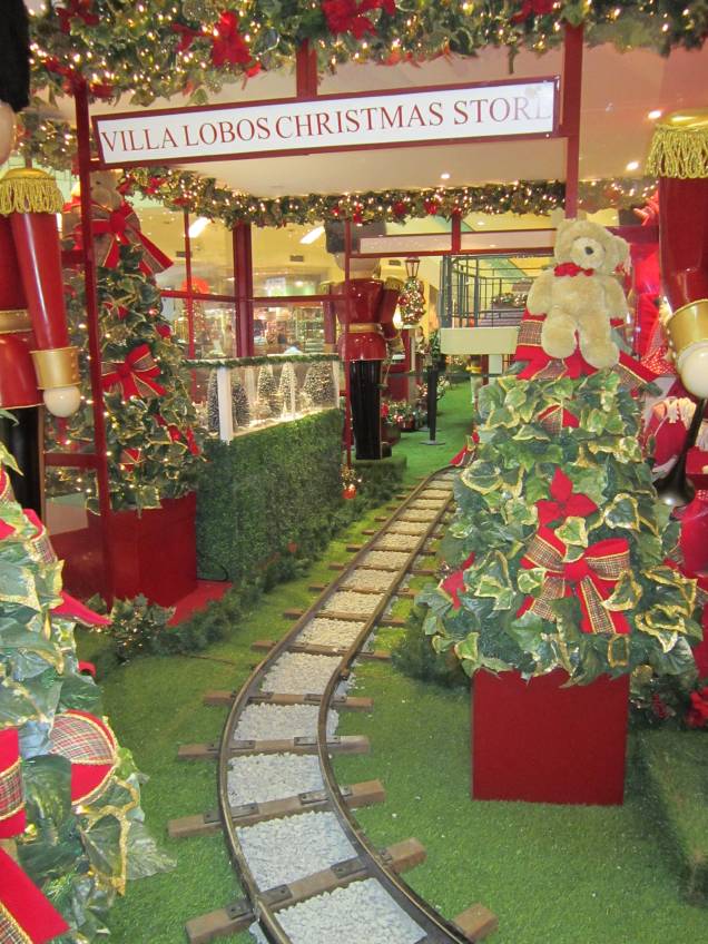 Passeio pelo meio da decoração de Natal do Shopping Villa Lobos
