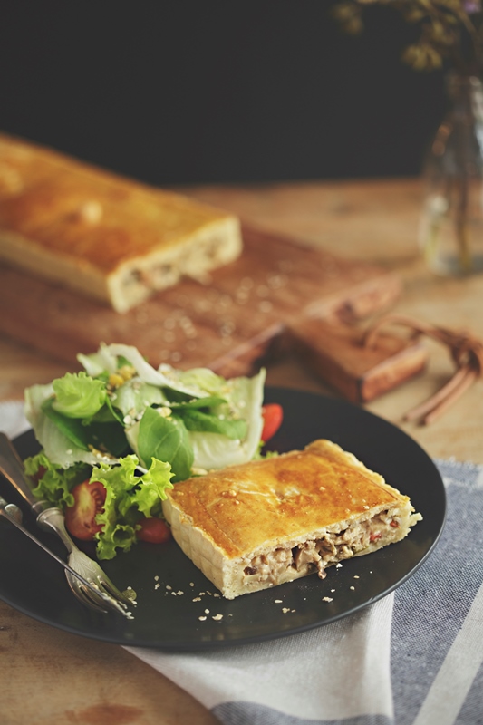 A loja serve uma versão executiva de suas tortas, onde o pedaço é acompanhado por uma salada