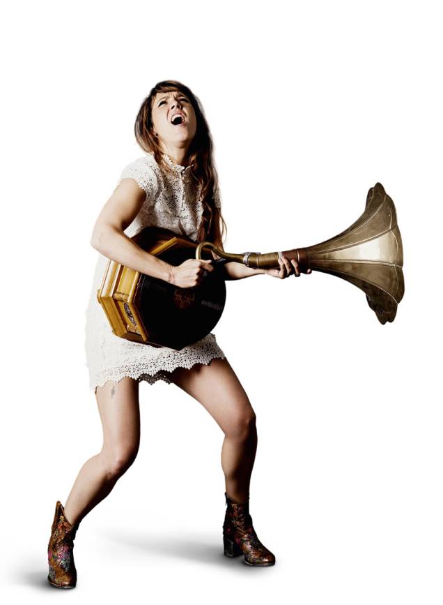 A cantora francesa: retorno à cidade depois de um ano A cantora francesa: retorno à cidade depois de um ano