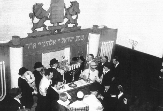 Cerimônia nos anos 70: o espaço continuará a receber cultos (Foto: Acervo Memorial da Imigração Judaica)