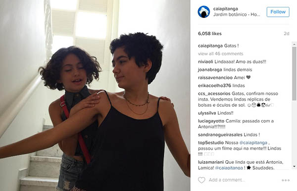 Camila Pitanga publica foto da filha de 8 anos de idade, Antônia, brincando com a irmã mais velha