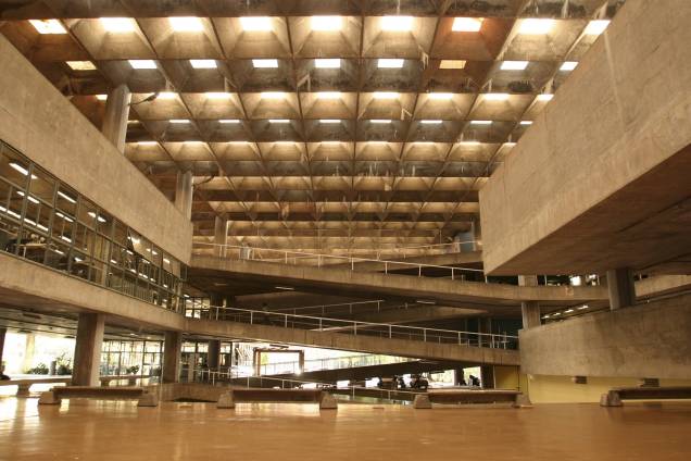 Edifício da Faculdade de Arquitetura e Urbanismo da USP, projeto de João Batista Vilanova Artigas