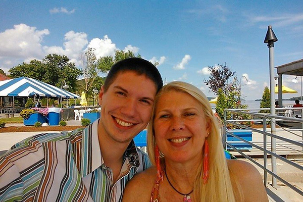 Mulher envia mensagem para o número errado e acaba conhecendo o amor de sua vida