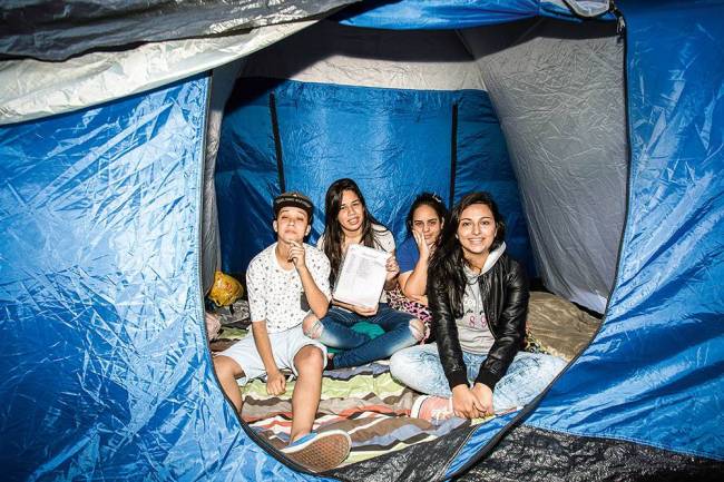 Fifth Harmony acampamento barracas