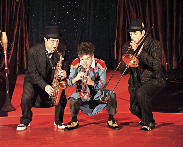 Pablo Nordio, Marcelo Lujan e Daniel Pedro, do Circo Zanni: música e palhaçadas