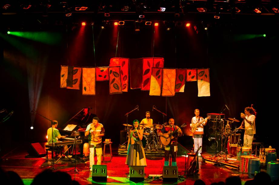 Grupo musical Nhambuzim apresenta o show <em>Bichos de Cá</em>