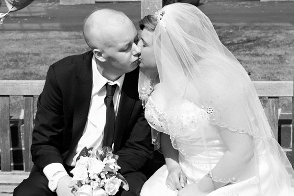 Noiva planeja casamento em seis dias após descobrir que marido tem apenas semanas de vida