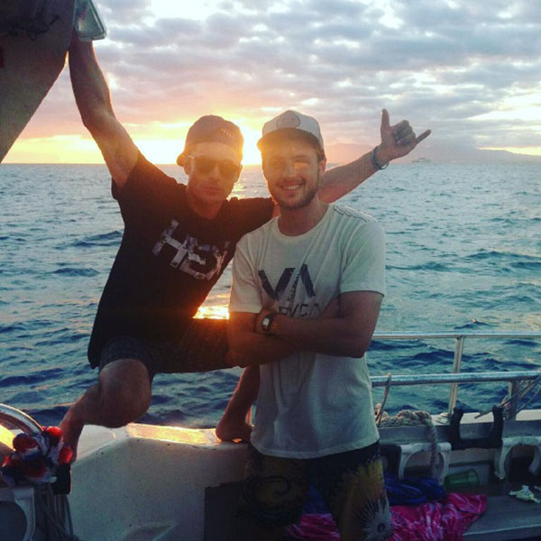 Irmão mais novo de Zac Efron rouba a cena em foto publicada pelo irmão mais velho no Instagram