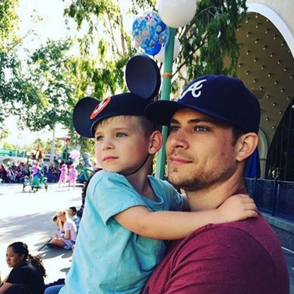 Fã da Disney? Perfil do Instagram registra pais bonitões passeando pelos parques temáticos 