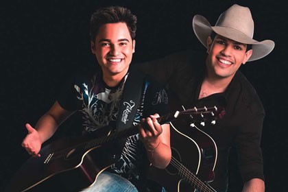 Fernando & Sorocaba se apresentam às 19h30 Fernando & Sorocaba se apresentam às 19h30